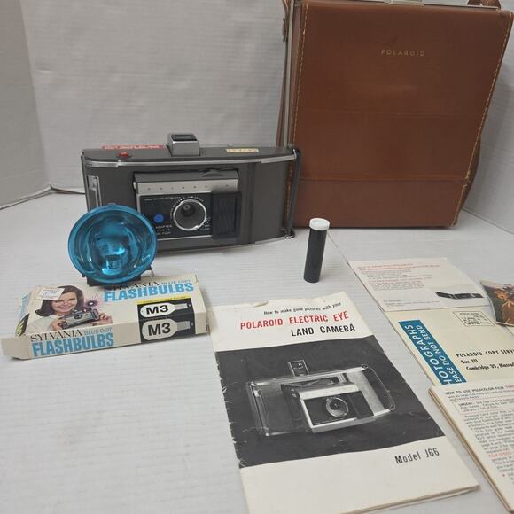 Vintage Polaroid Land Camera W Case Manual & Flashbulbs Model J66 Untested AS IS - Picture 6 of 16